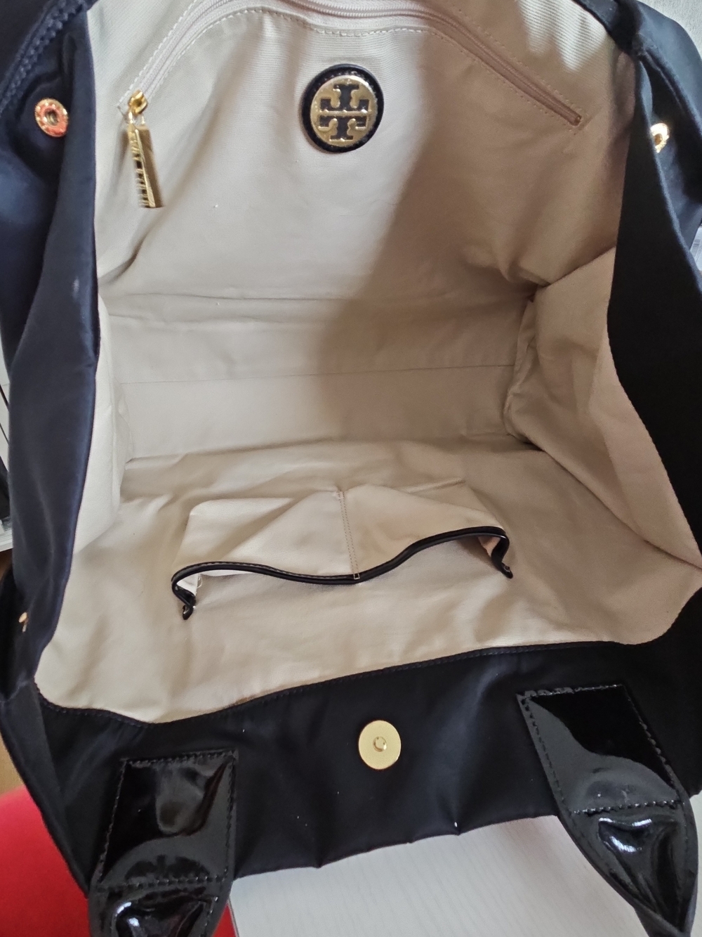 Tory Burch Black Logo Tote Bag - Picture 4 of 6